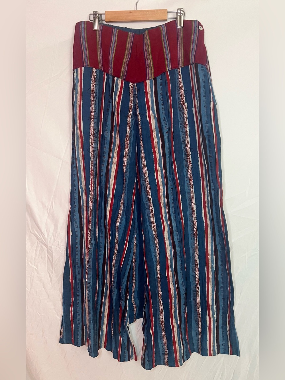 High-Waist Wide-Leg Striped Trousers in Blue and Red